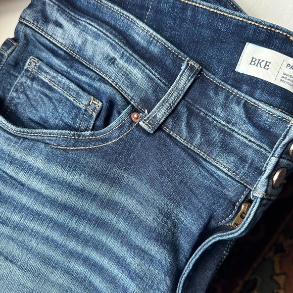 BKE Jeans. Size 32 waist 29 1/2 length. - Picture 3 of 3